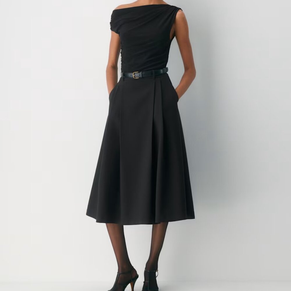 Aritzia Babaton Enterprise skirt